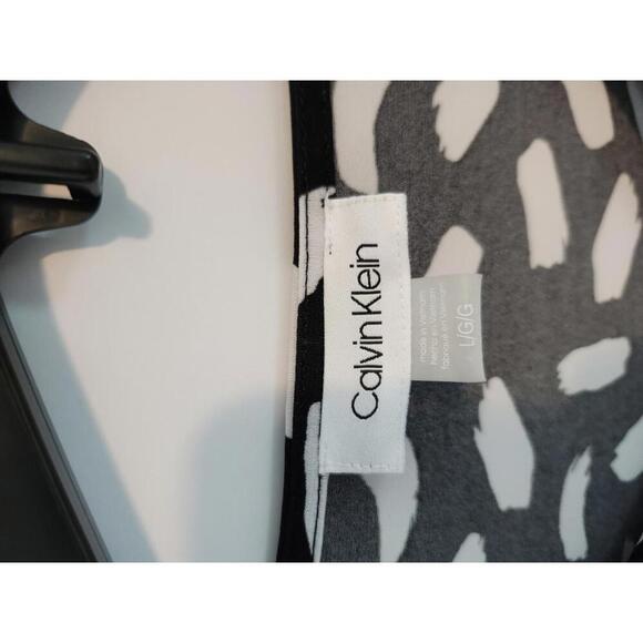 Calvin Klein Women's Black and White Abstract Print Top - Picture 3 of 3